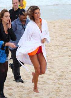 Alessandra Ambrosio feet photo thumbnail