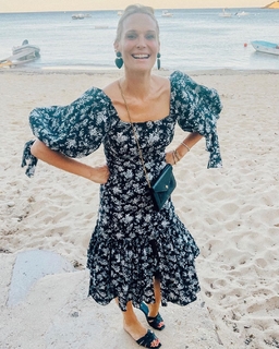 Molly Sims feet photo thumbnail