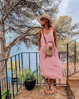 Klaudia Halejcio feet photo thumbnail