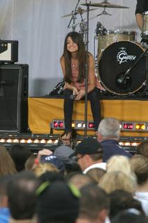 Selena Gomez feet photo thumbnail