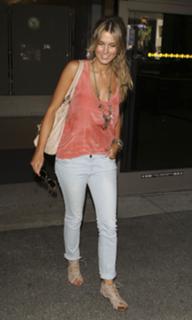 Delta Goodrem feet photo thumbnail