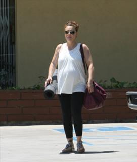 Alyssa Milano feet photo thumbnail