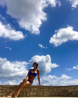 Melanie Sykes feet photo thumbnail
