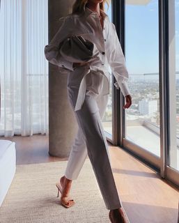 Rosie Huntington-Whiteley feet photo thumbnail