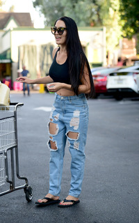 Nikki Garcia feet photo thumbnail