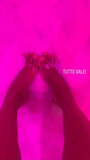 Federica Fontana feet photo thumbnail