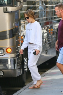 Jennifer Lopez feet photo thumbnail