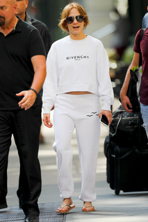 Jennifer Lopez feet photo thumbnail