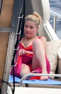 Amber Heard feet photo thumbnail