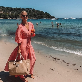 Molly Sims feet photo thumbnail