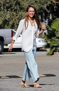 Jessica Alba feet photo thumbnail