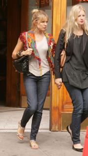 Sienna Miller feet photo thumbnail