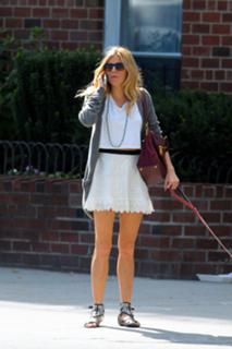 Sienna Miller feet photo thumbnail