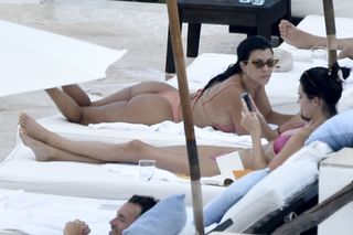 Kendall Jenner feet photo thumbnail