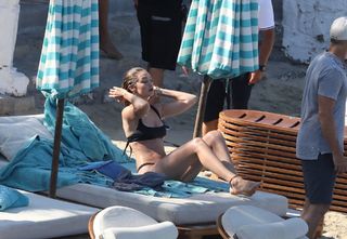 Gigi Hadid feet photo thumbnail