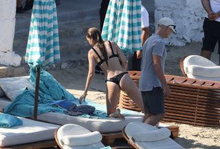 Gigi Hadid feet photo thumbnail