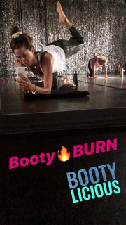 Brooke Burke feet photo thumbnail