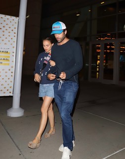 Natalie Portman feet photo thumbnail