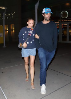 Natalie Portman feet photo thumbnail