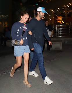 Natalie Portman feet photo thumbnail