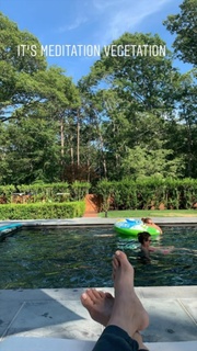 Chelsea Handler feet photo thumbnail