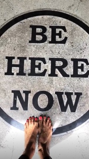 Brooke Burke feet photo thumbnail