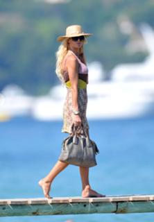 Victoria Silvstedt feet photo thumbnail