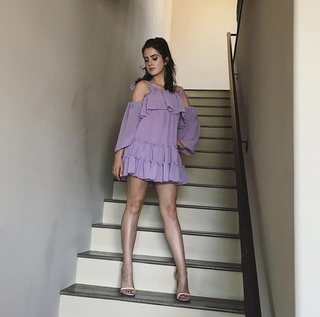 Laura Marano feet photo thumbnail