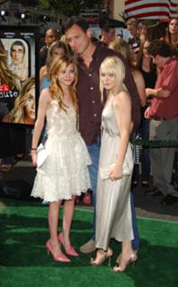 Ashley Olsen feet photo thumbnail