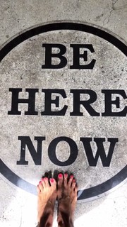 Brooke Burke feet photo thumbnail