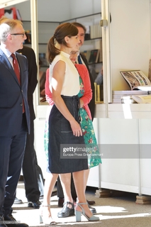 Queen Letizia of Spain feet photo thumbnail