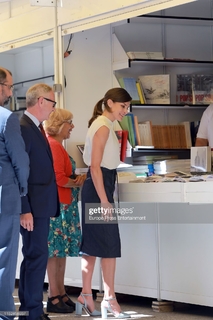 Queen Letizia of Spain feet photo thumbnail