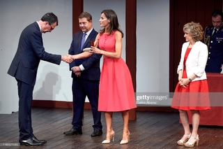 Queen Letizia of Spain feet photo thumbnail