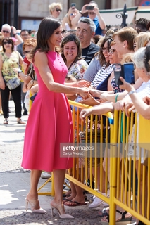 Queen Letizia of Spain feet photo thumbnail