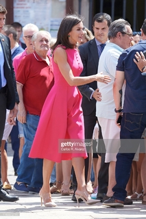 Queen Letizia of Spain feet photo thumbnail