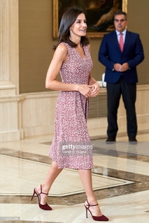 Queen Letizia of Spain feet photo thumbnail