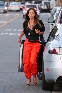 Brooke Burke feet photo thumbnail