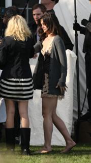 Katie Holmes feet photo thumbnail