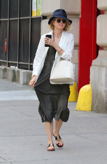 Naomi Watts feet photo thumbnail