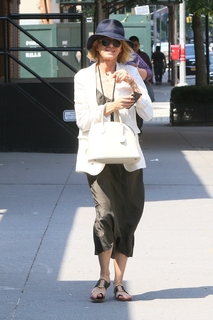 Naomi Watts feet photo thumbnail