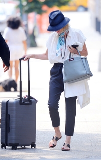 Naomi Watts feet photo thumbnail