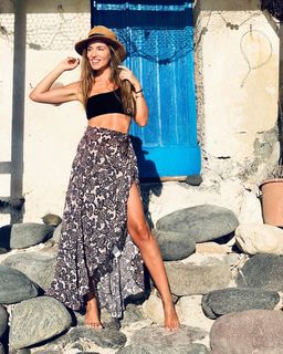 Athina Oikonomakou feet photo thumbnail