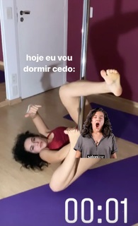 Kéfera Buchmann feet photo thumbnail