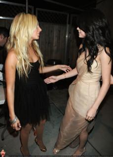 Selena Gomez feet photo thumbnail