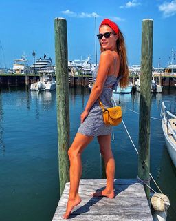Nina Agdal feet photo thumbnail