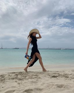 Xenia Tchoumitcheva feet photo thumbnail