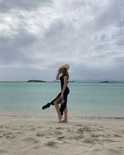 Xenia Tchoumitcheva feet photo thumbnail