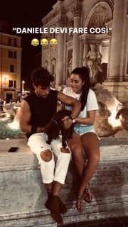 Valentina Vignali feet photo thumbnail