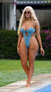 Chloe Ferry feet photo thumbnail