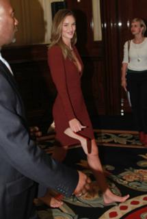 Rosie Huntington-Whiteley feet photo thumbnail